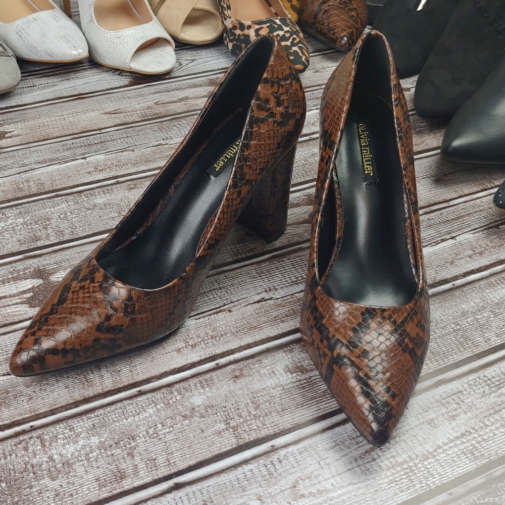 NWOB Olivia Miller Brown Snakeskin Pumps